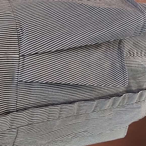WHBM Sleeveless Gray & White Striped Peplum Poplin Shirt Size 6 - Picture 5 of 8